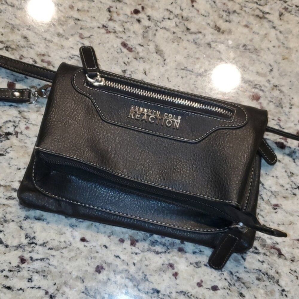 VTG Kenneth Cole Reaction Black Crossbody Bag-Pebbled Faux Leather Wallet Clutch